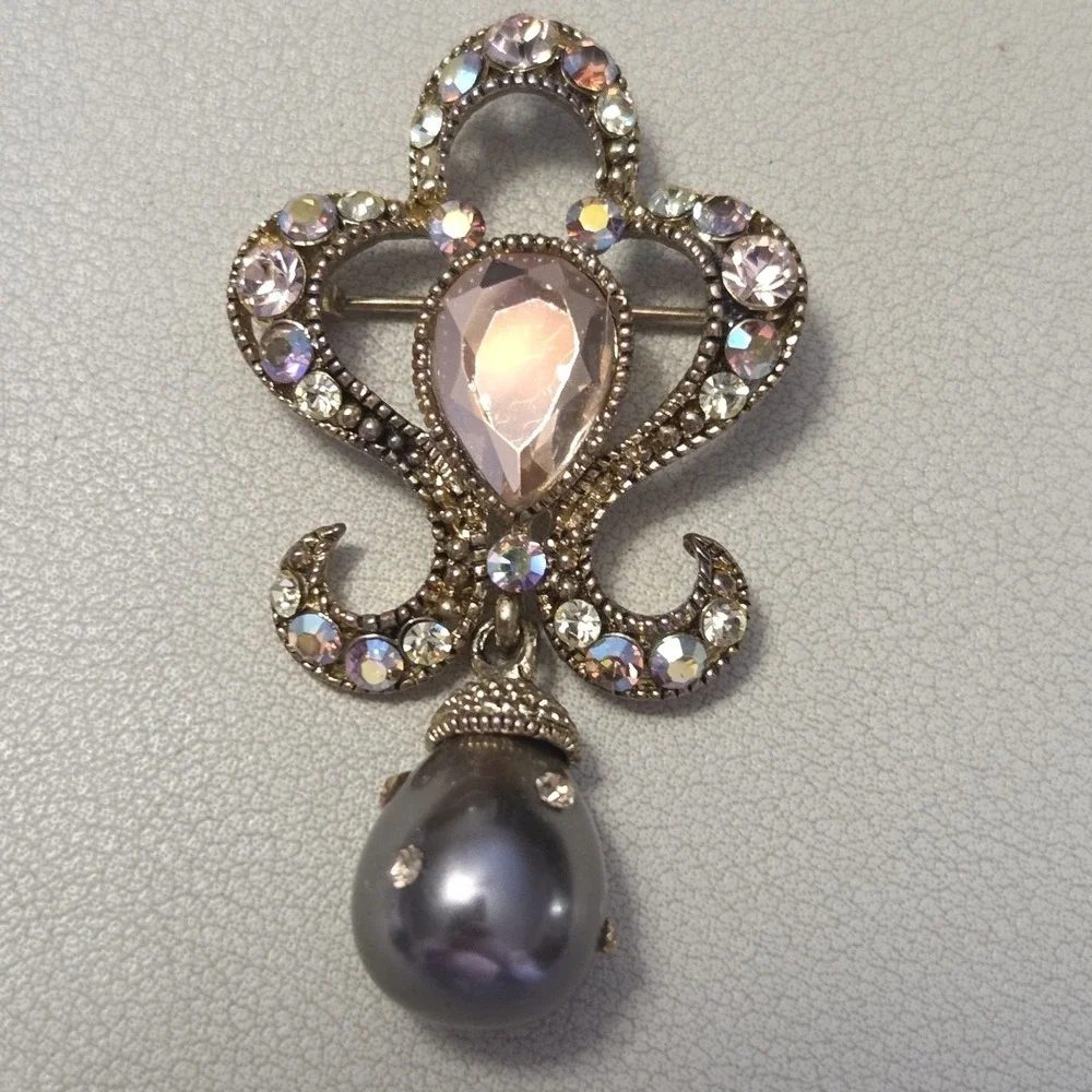 Vintage Unsigned Pink Multicolor Rhinestone Brooch Pin‎ with Faux Pearl Dangle
